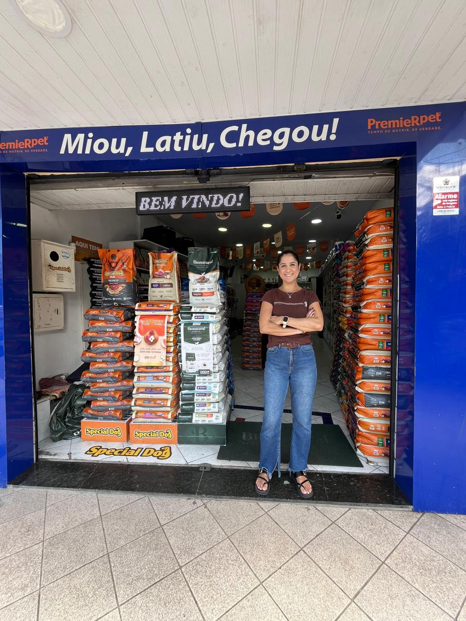Loja do Lar dos Pets com rações e atendimento